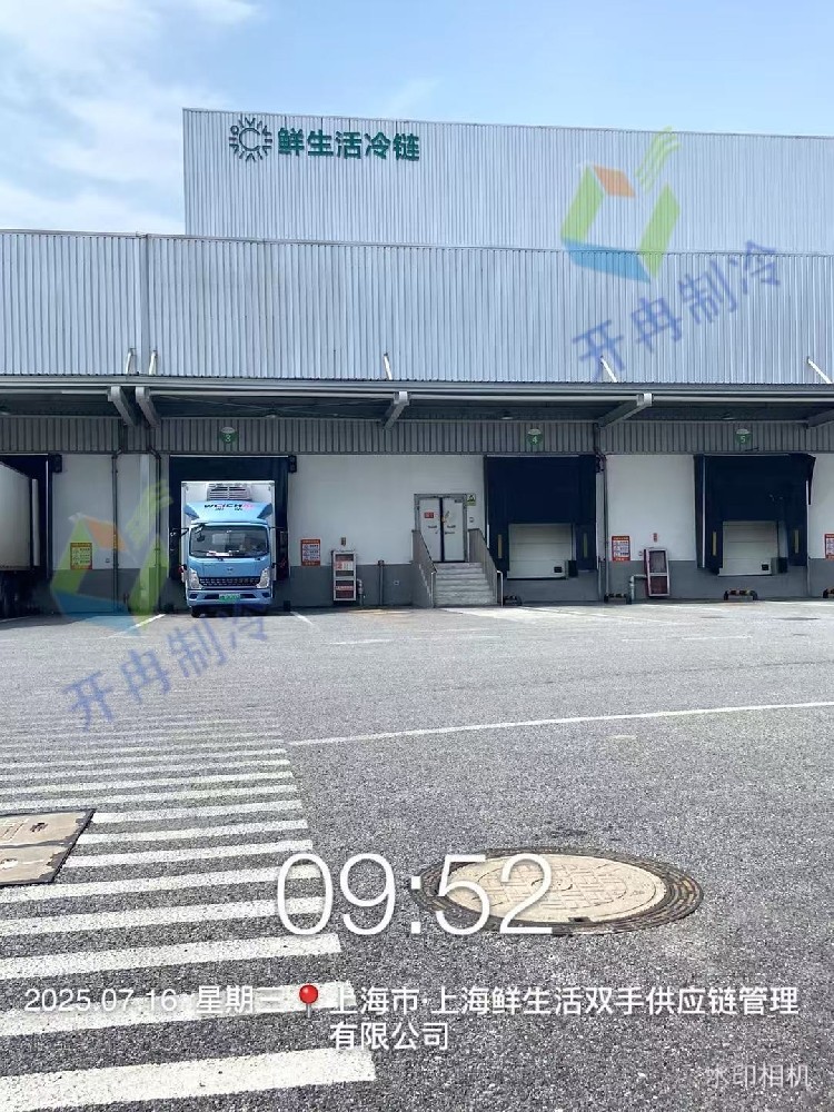 酷暑里的 “冷庫骨架” 落成!1000 立方冷庫項目庫板吊裝